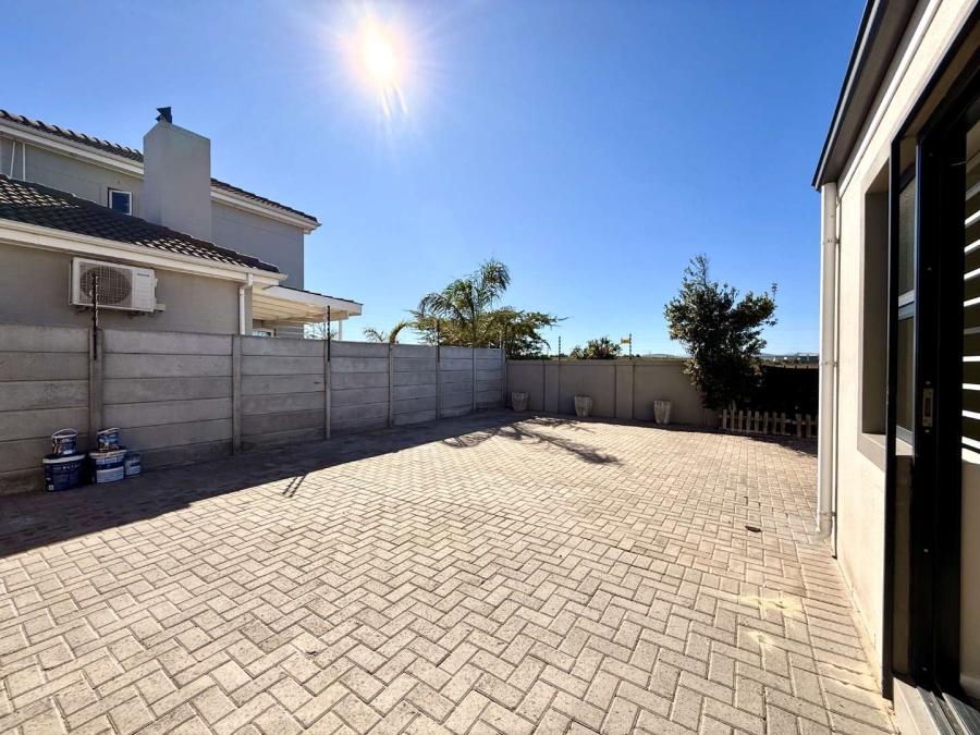 To Let 5 Bedroom Property for Rent in Parklands North Western Cape